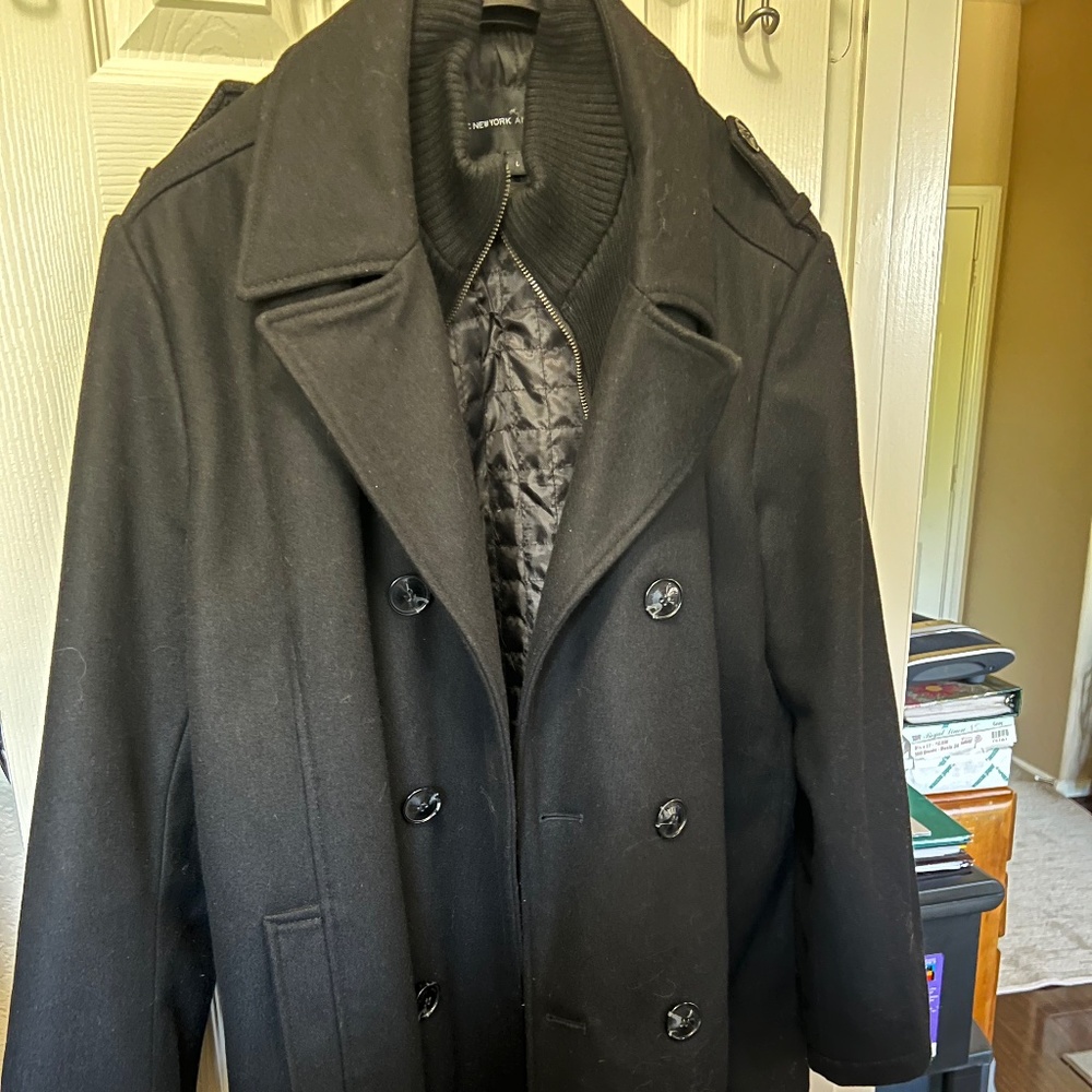 Men’s black wool pea coat size large